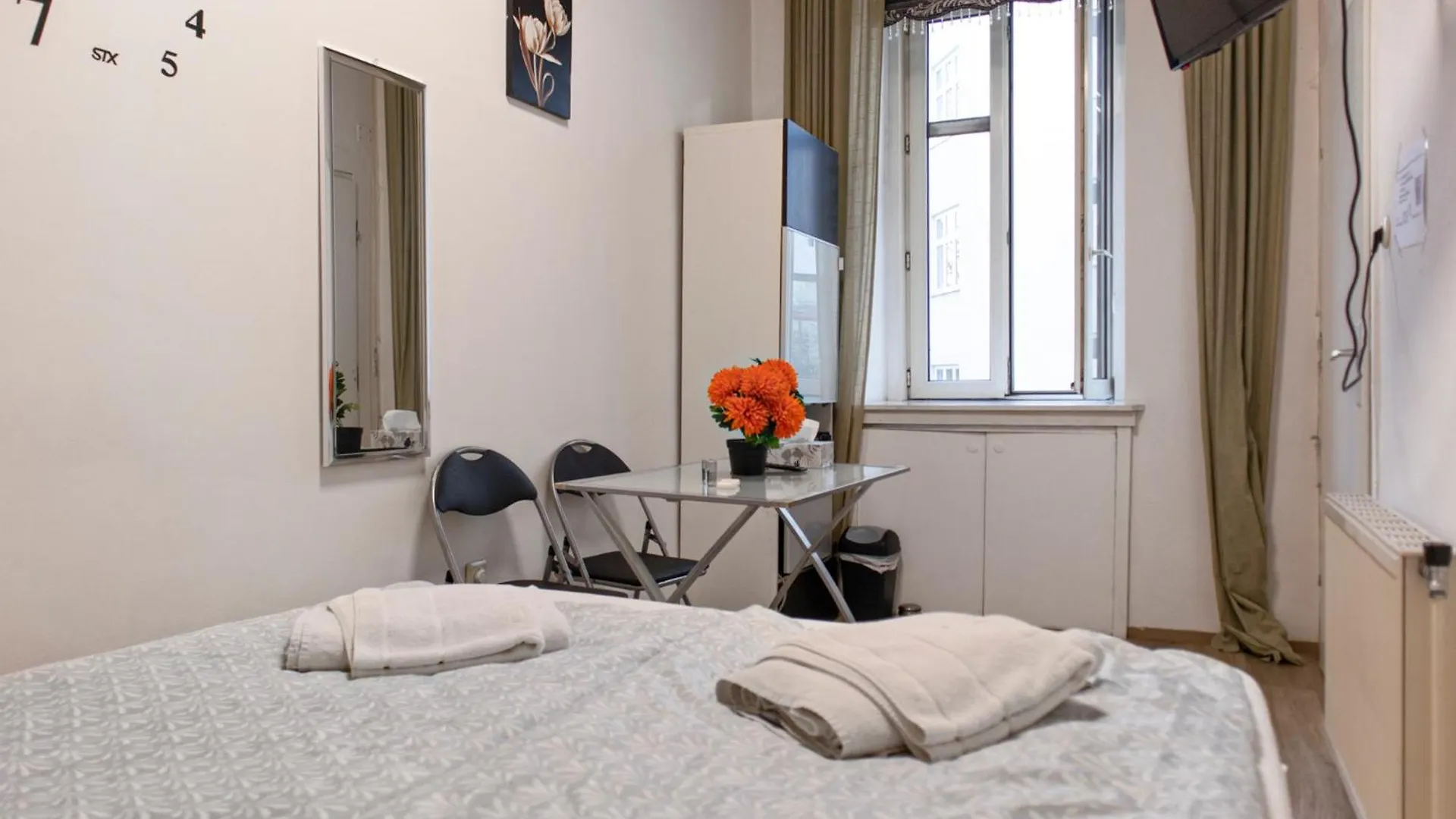 Convenient Shared Apartment - Near Danube & Millenium Tower Wiedeń Pensjonat