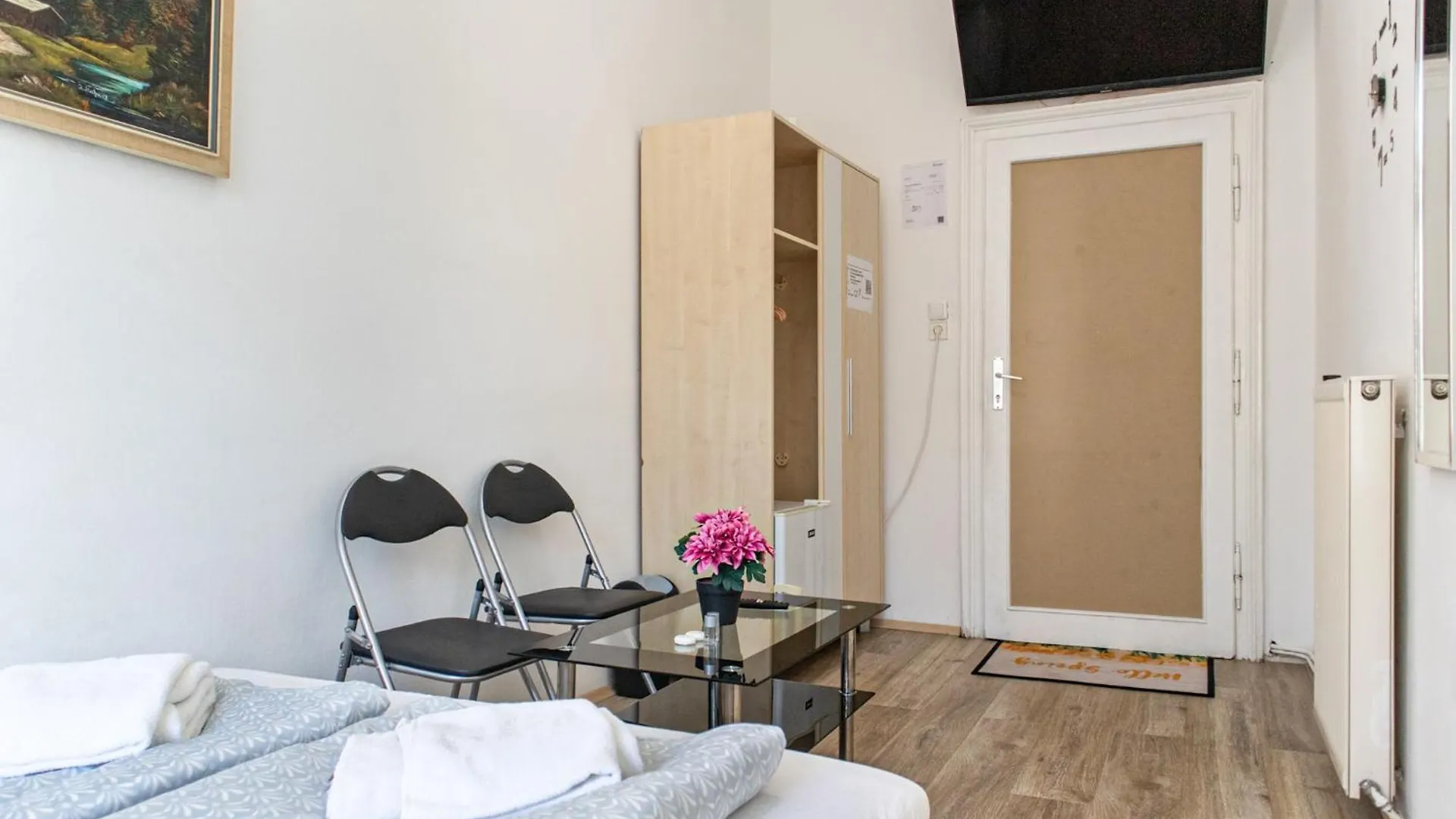 Convenient Shared Apartment - Near Danube & Millenium Tower Wiedeń Pensjonat