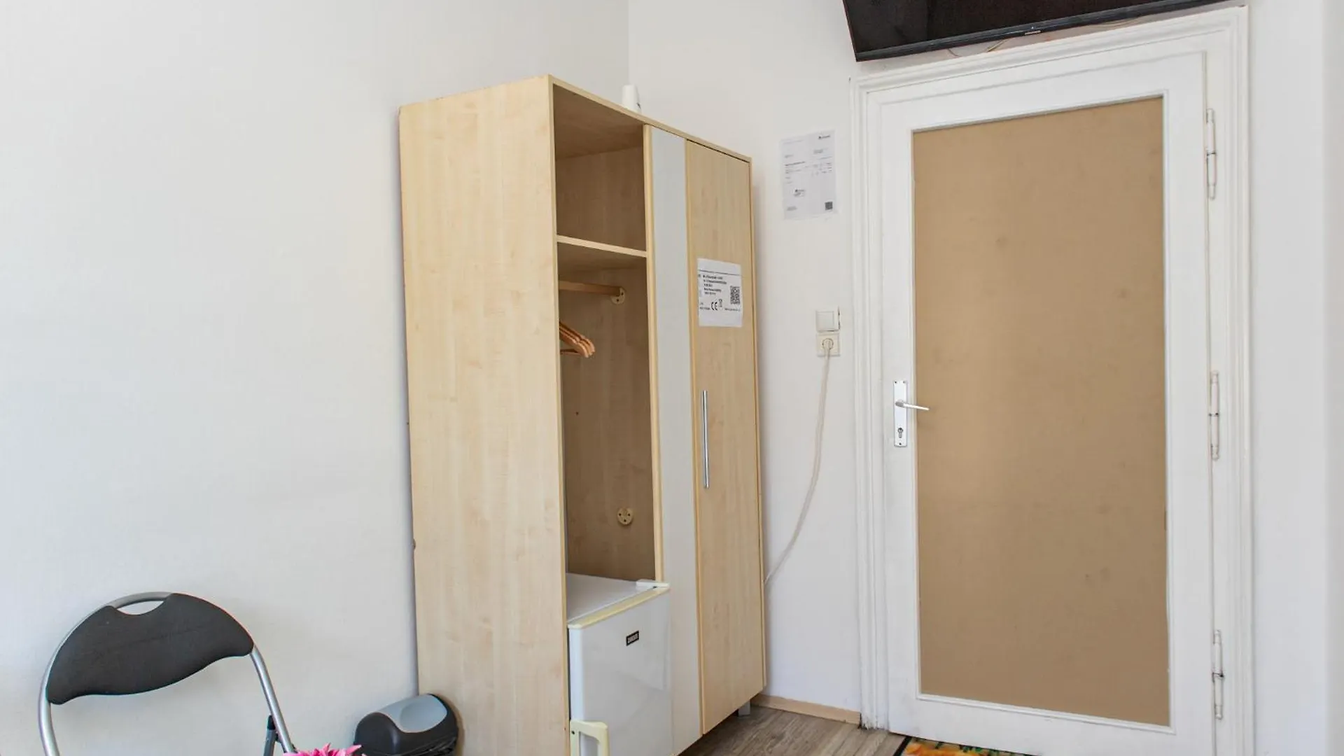 Convenient Shared Apartment - Near Danube & Millenium Tower Wiedeń Austria