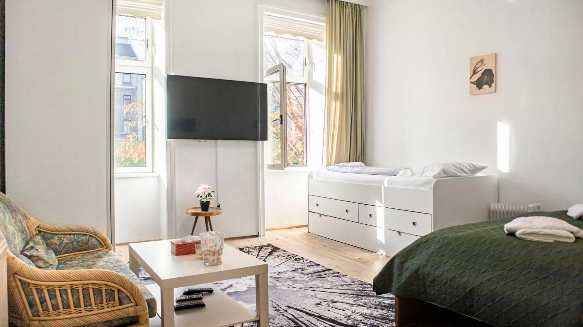 Convenient Shared Apartment - Near Danube & Millenium Tower Wiedeń
