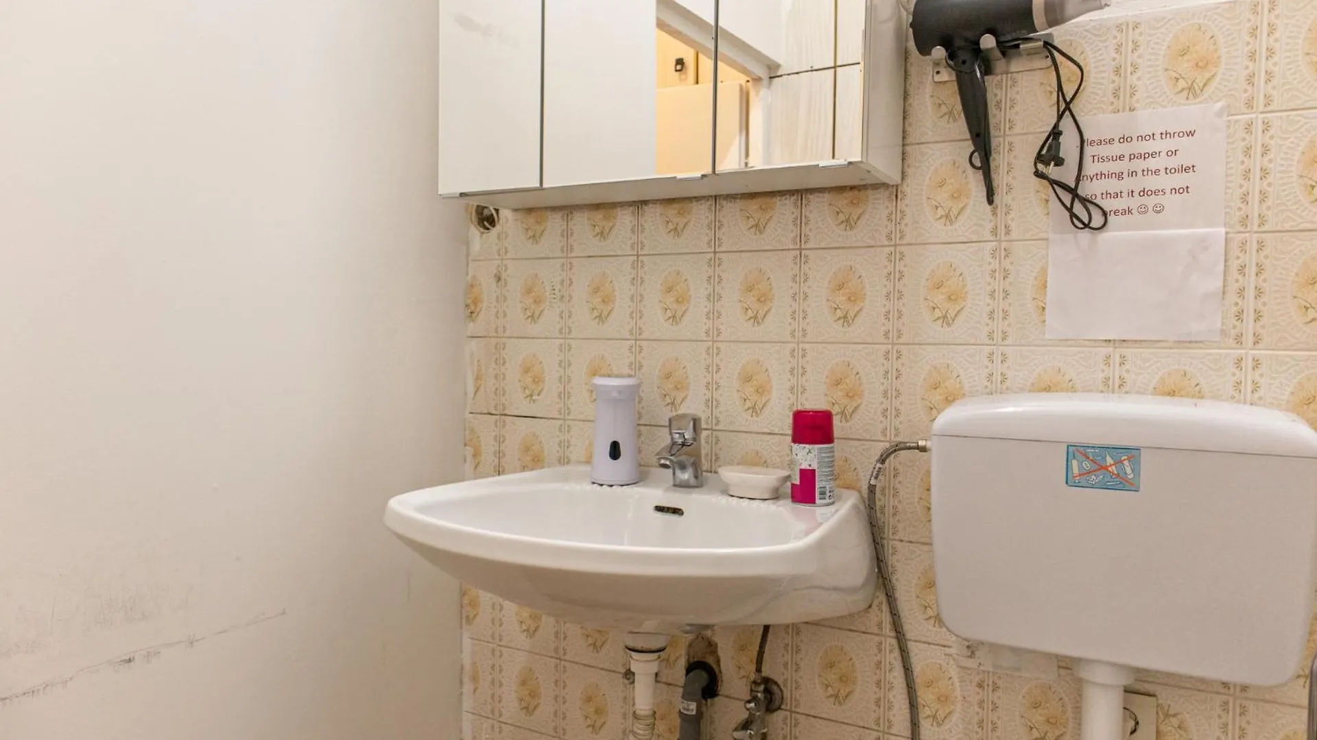 Convenient Shared Apartment - Near Danube & Millenium Tower Wiedeń